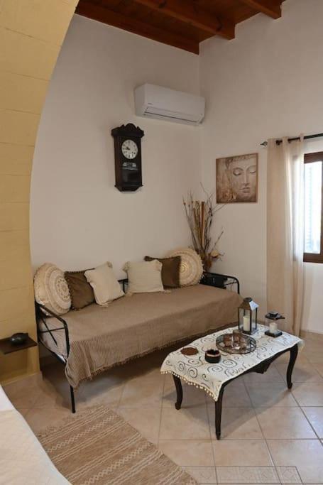 Cozy Traditional House Kremastí